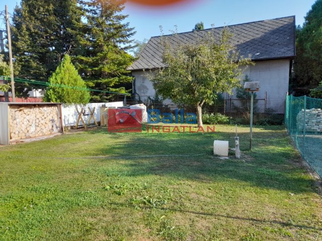 Érd, Érdliget vasúti megálló közelében lévő utca, 132 m²-es, 2 generációs, családi ház