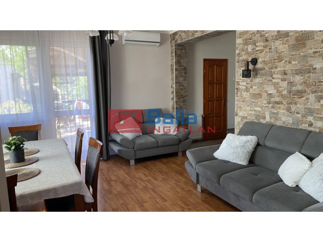 Érd, Bem tér közeli utca, 180 m²-es, 2 generációs, családi ház