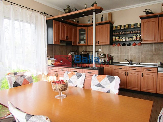 Érd, Ófaluban található utca, 172 m²-es, családi ház, 4 szobás