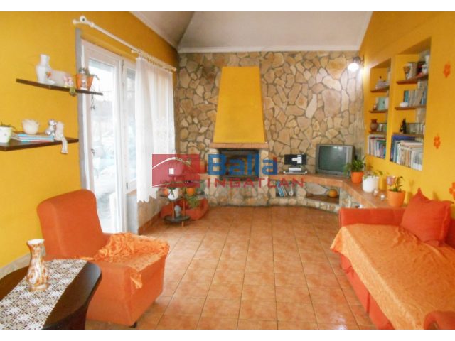 Érd, Judit utca környéke, 168 m²-es, 2 generációs, ikerház, 8 szobás