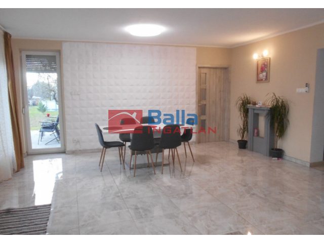 Érd, Női neves utca, 125 m²-es, ikerház, 4 szobás, kiváló állapotú