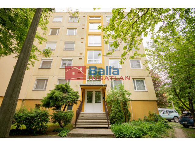 Esztergom, Bánomi utca, 64 m²-es, 3. emeleti, társasházi lakás