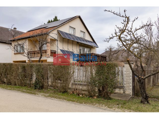 Göd, Családi ház napelemmel, medencével és sok extra kényelemmel, 195 m²-es, 2 generációs, családi ház