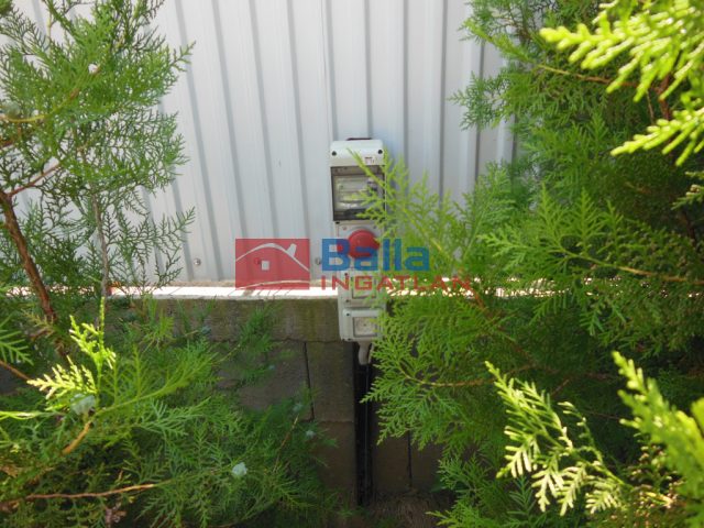 Gyál, 1299m2-es belterületi telek eladó, igény esetén, közvetlenül mellette található még három teleket meg tud hozzá vásárolni., 1299 m²-es, telek