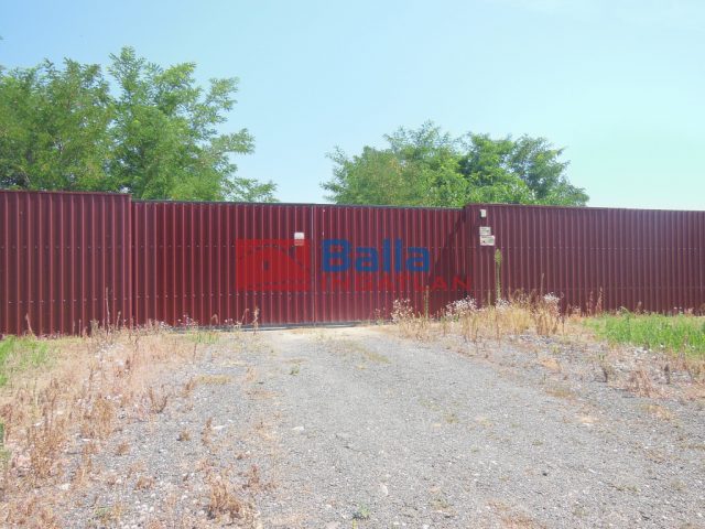 Gyál, csendes nyugodt részén,  kínálunk eladásra 4 szomszédos belterületi telket, melyek két utcáról is megközelíthetőek, 5487m2, 5487 m²-es, telek