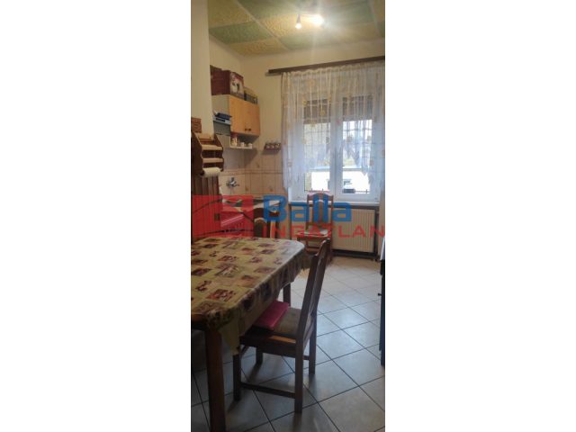 Komló, Vörösmarty utca, 62 m²-es, 2. emeleti, társasházi lakás