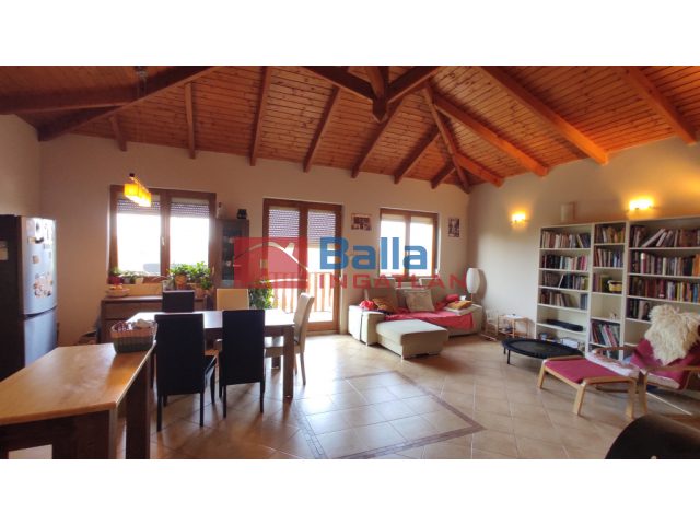 Kulcs, Bem utca, 196 m²-es, családi ház, 5 szobás, felújított / újszerű állapotú