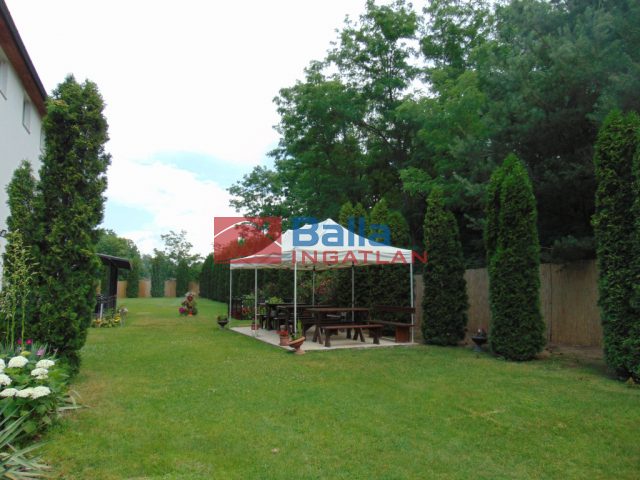 Lajosmizse, 576m2 ingatlan, hét hektáros területen,turisztikailag kiemelt helyen,  eladó, egy minden igényt kielégítő birtok, rendezvény központ, panzió!, 70000 m²-es, mezőgazdasági ingatlan