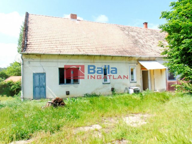 Nadap, Központi utca, 100 m²-es, családi ház, 3 szobás, felújítandó állapotú