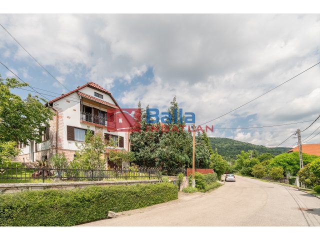 Nagymaros, Őz utca, 221 m²-es, családi ház, 6 szobás, jó állapotú