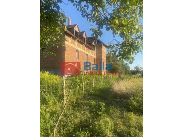 Nagytarcsa, Jókai utca, 340 m²-es, családi ház, felújítandó állapotú