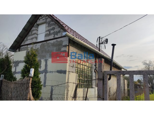 Nagyvenyim, Középső sor utca, 29 m²-es, családi ház, 1 szobás