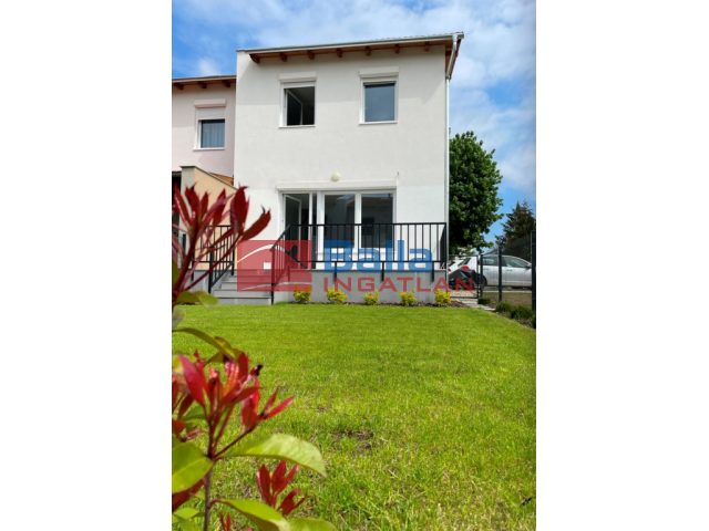 Nőtincs, Nőtincs, 92 m²-es, 2 generációs, ikerház, 3 szobás, kiváló állapotú