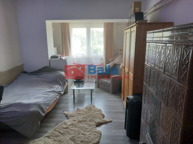 Pécel, Zrínyi utca, 60 m²-es, házrész, 2 szobás, átlagos állapotú