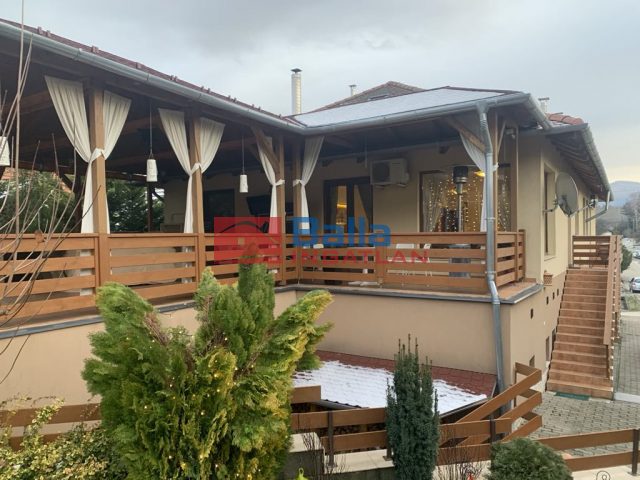 Pilismarót, Pilismarót, 420 m²-es, családi ház, 5 szobás, extrán felszerelt állapotú