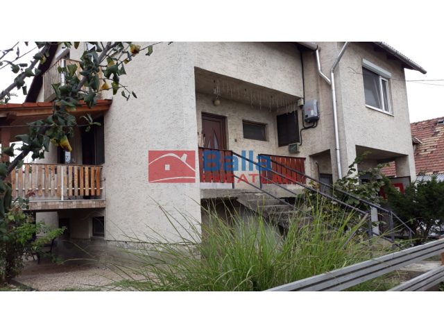 Pusztaszabolcs, Béke utca, 230 m²-es, 2 generációs, családi ház