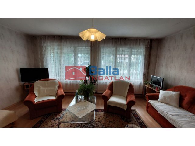 Siófok, KILITI, 100 m²-es, ikerház, 4 szobás, jó állapotú, gázcirkó fűtés