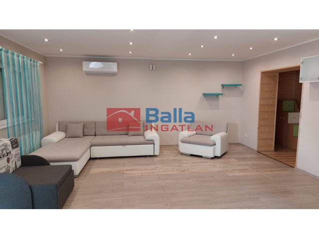 Siófok, SZABADIFÜRDŐ, 76 m²-es, földszinti, társasházi lakás, 2 szobás