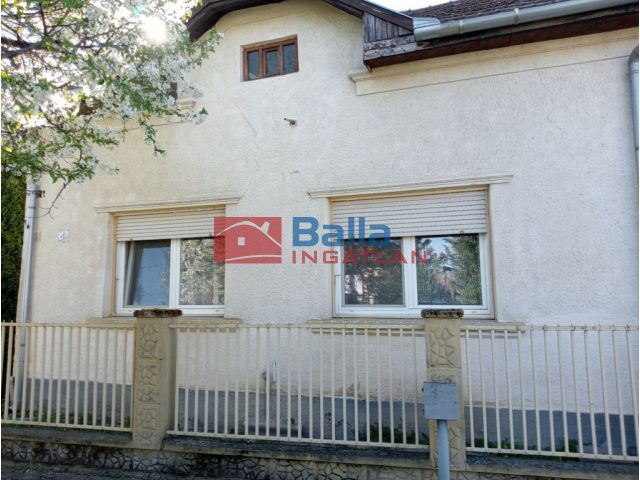 Szigetszentmárton, Kossuth Lajos közeli utca, 88 m²-es, családi ház