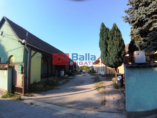 Szigetszentmiklós, Csepeli út közelében, 151 m²-es, 5 generációs, családi ház