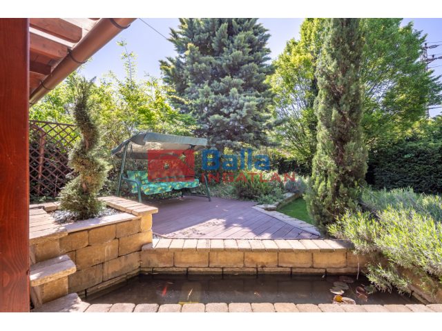 Szigetszentmiklós, Szigetszentmiklós Duna-part közeli részén, 260 m²-es, 2 generációs, családi ház