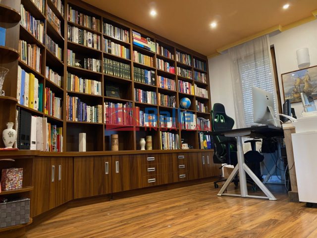 Szigetszentmiklós, Szigetszentmiklós kertvárosi részén, 180 m²-es, családi ház