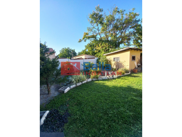 Szigetszentmiklós, Szigetszentmiklós óvárosi részén, 63 m²-es, családi ház