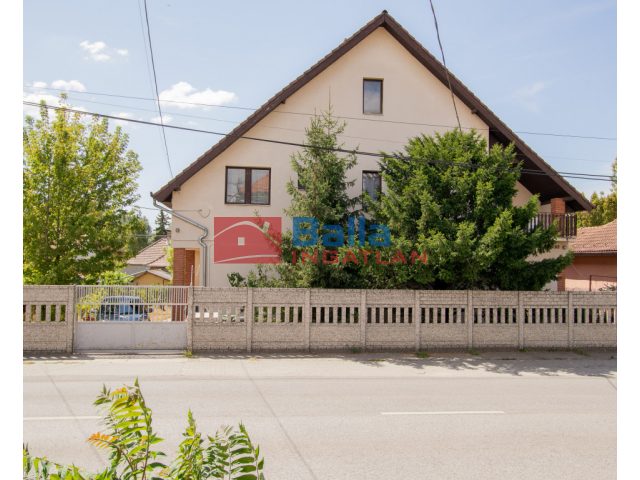 Sződliget, Dunai fasor, 285 m²-es, 3 generációs, családi ház, 8 szobás