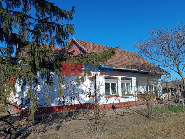 Táborfalva, 61m2-es családi ház, 5754m2-es telekkel eladó!, 61 m²-es, családi ház