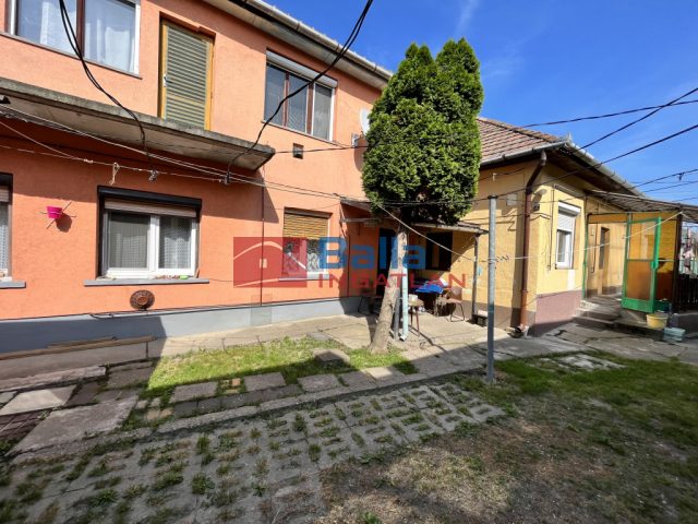 Taksony, kétszintes, 66 m²-es, családi ház, 2 szobás, átlagos állapotú