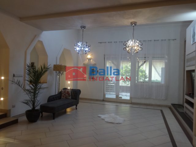 Tiszakécske, Bajza utca, 195 m²-es, családi ház, 4 szobás, kiváló állapotú