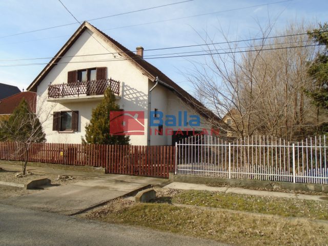 Tiszakécske, Kazinczy utca, 150 m²-es, családi ház, 4 szobás