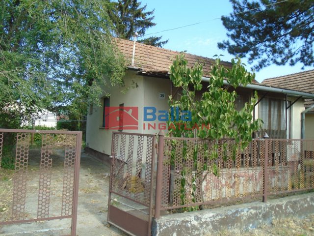 Tiszakécske, Rózsa utca, 52 m²-es, üdülő, 3 szobás, jó állapotú