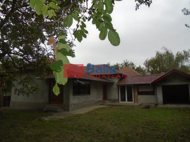 Tiszakécske, Tiszabög utca, 109 m²-es, családi ház, 3 szobás