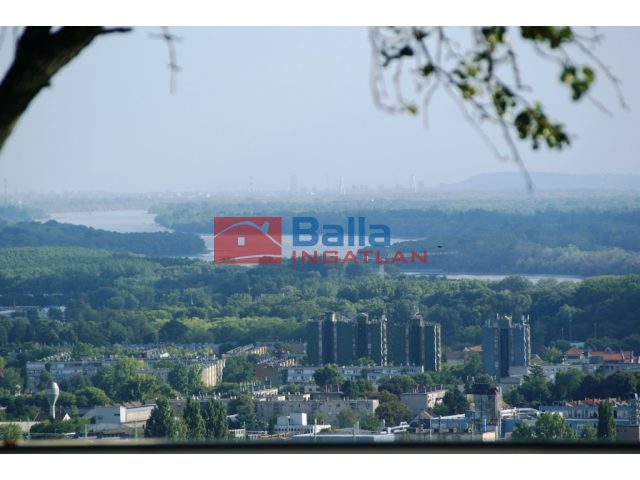 Vác, Akó utca, 120 m²-es, családi ház, 3 szobás, kiváló állapotú