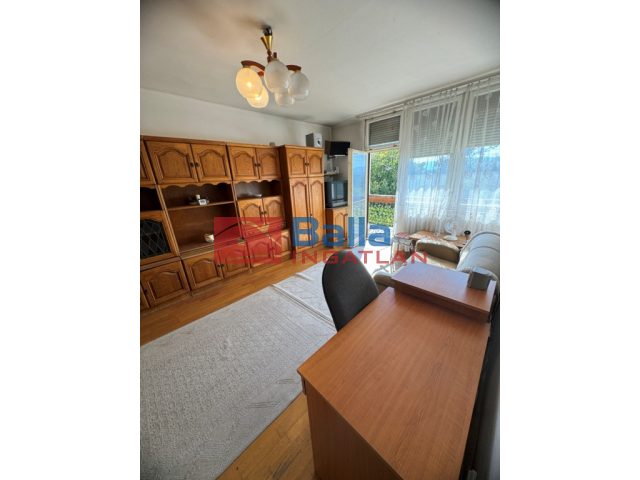 Vác, Deákvári utca, 58 m²-es, 4. emeleti, társasházi lakás, 2 szobás