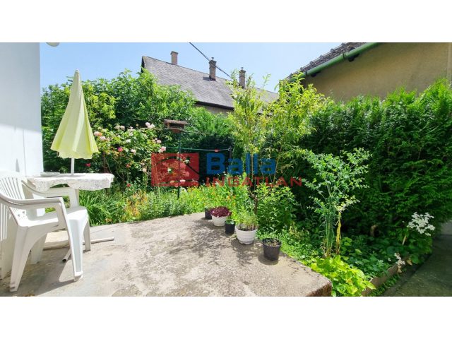 Vác, Lehár Ferenc utca, 90 m²-es, 2 generációs, házrész, 3 szobás