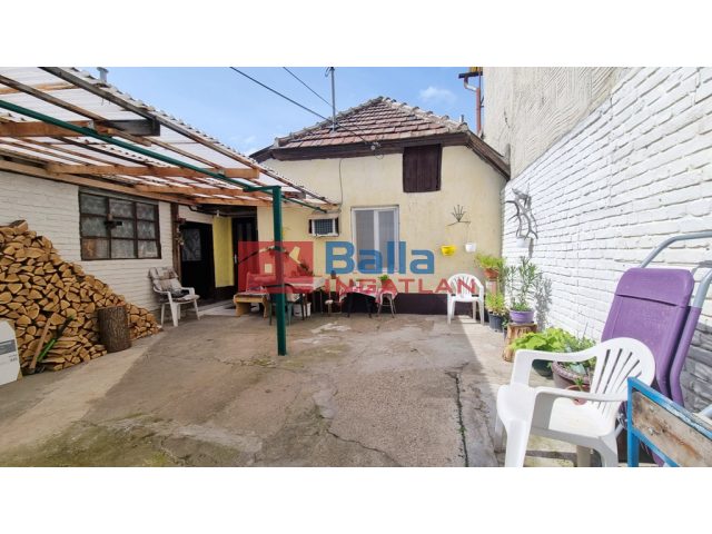 Vác, Zátony utca, 68 m²-es, családi ház, 2+1 félszobás, átlagos állapotú