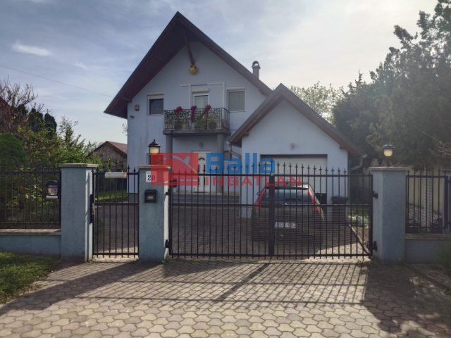 Velence, Pacsirta utca, 153 m²-es, családi ház, 4 szobás, felújított / újszerű állapotú