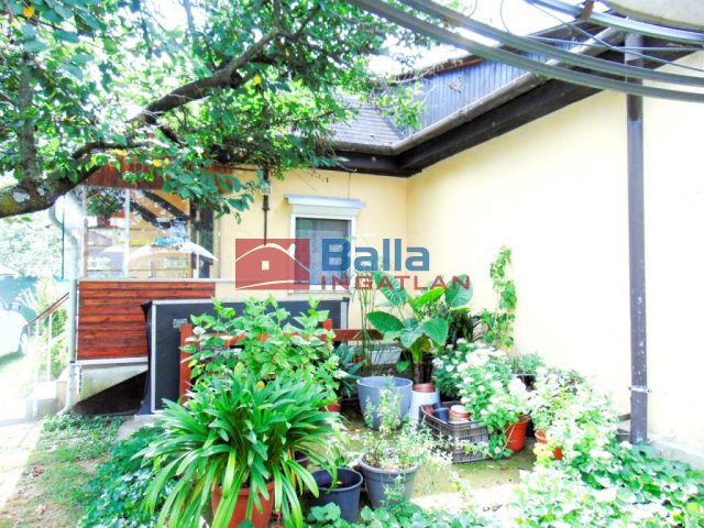 Velence, VI. utca, 40 m²-es, üdülő, 3 szobás, átlagos állapotú