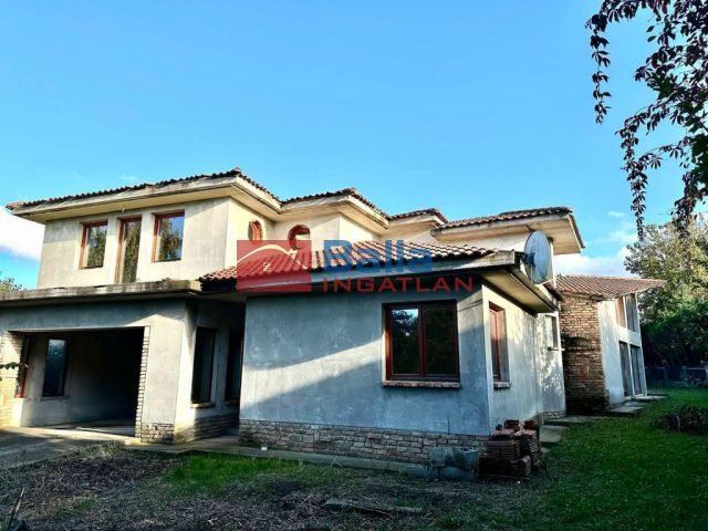 Veresegyház, Bihari utca, 393 m²-es, családi ház, 4+3 félszobás