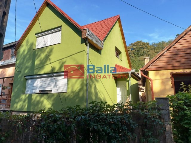 Zebegény, Zebegény, 72 m²-es, ikerház, 2 szobás, átlagos állapotú