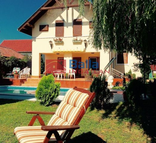 Eladó 250 m²-es Balatonföldvár, Csendes utcában: 130'000'000 Ft