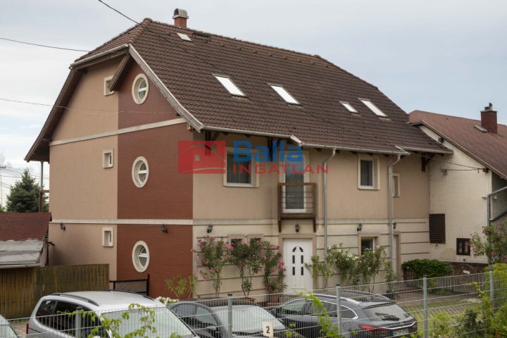 Eladó 460 m²-es Balatonkenese, Part közeli: 398'000'000 Ft