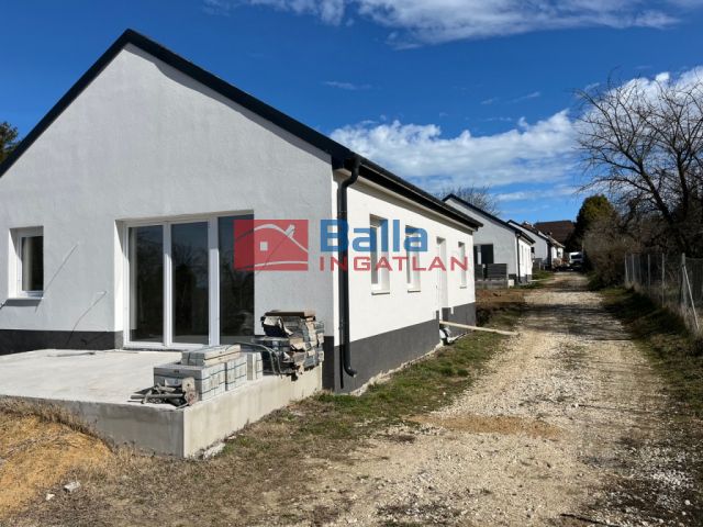 Eladó 70 m²-es Balatonszemes, Helka utca: 79'900'000 Ft
