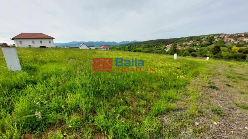 Eladó 1125 m²-es Berkenye, Bérc utca: 18'923'000 Ft