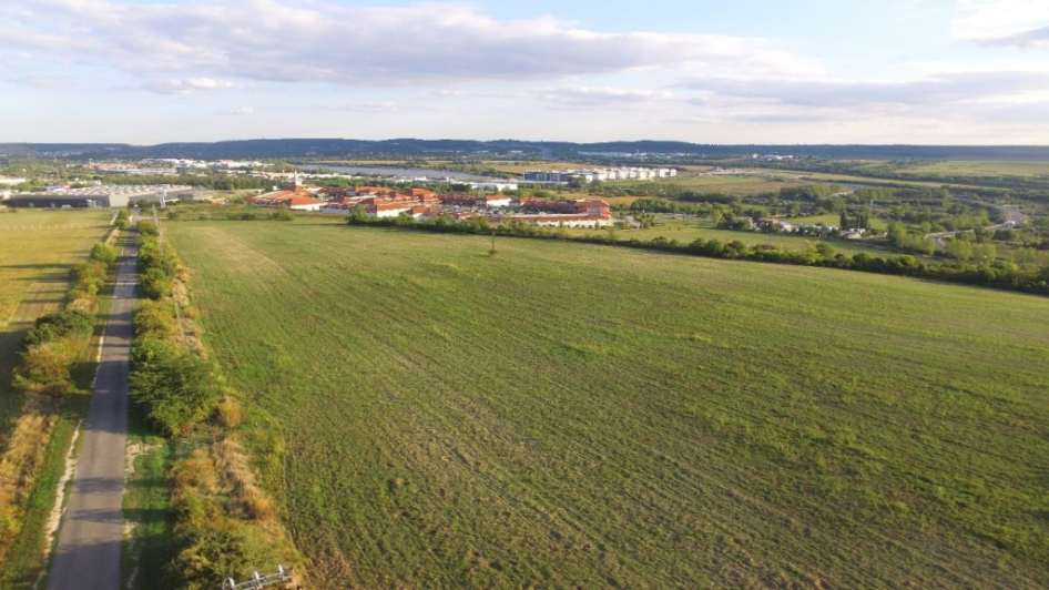 Eladó 5000 m²-es Biatorbágy, Premiere Outlet közelében út: 755'000 EUR