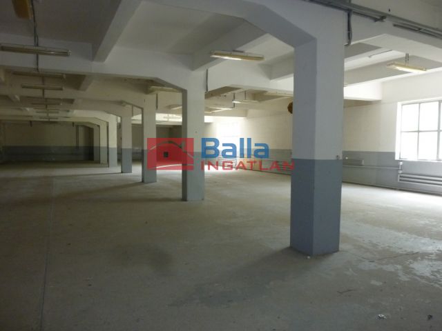 Kiadó 6000 m²-es IV. Kerület (Újpest), Váci út: 1'000 EUR