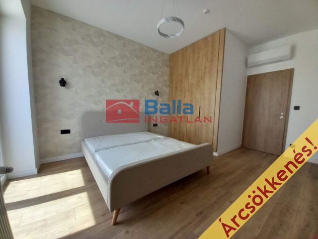 Kiadó 84 m²-es V. Kerület (Belváros), Károly körút: 600'000 Ft