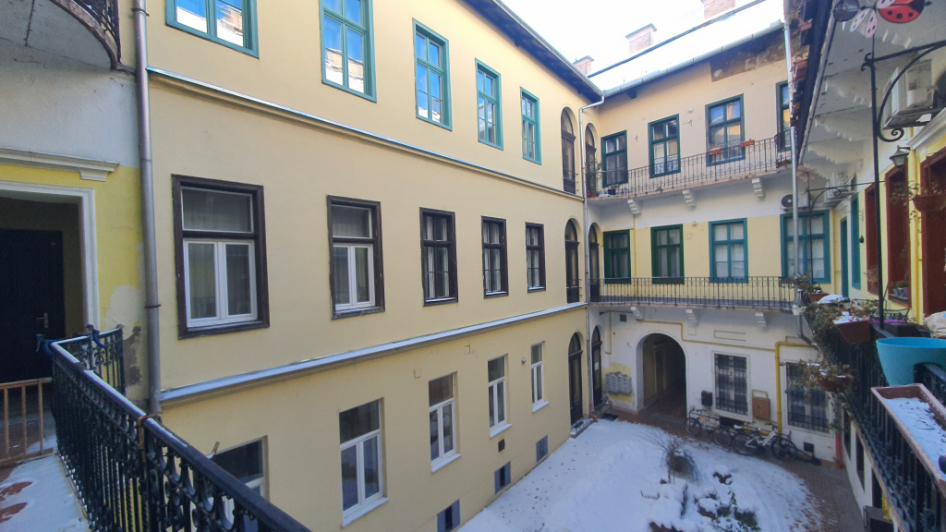 Eladó 71 m²-es VI. Kerület (Nagykörúton belül), Andrássy út mellett utca: 89'900'000 Ft